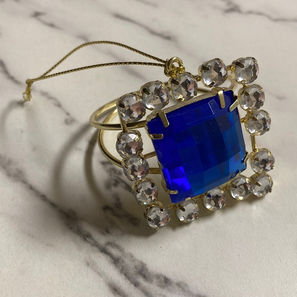 NEW Cracker Barrel Ring Ornament